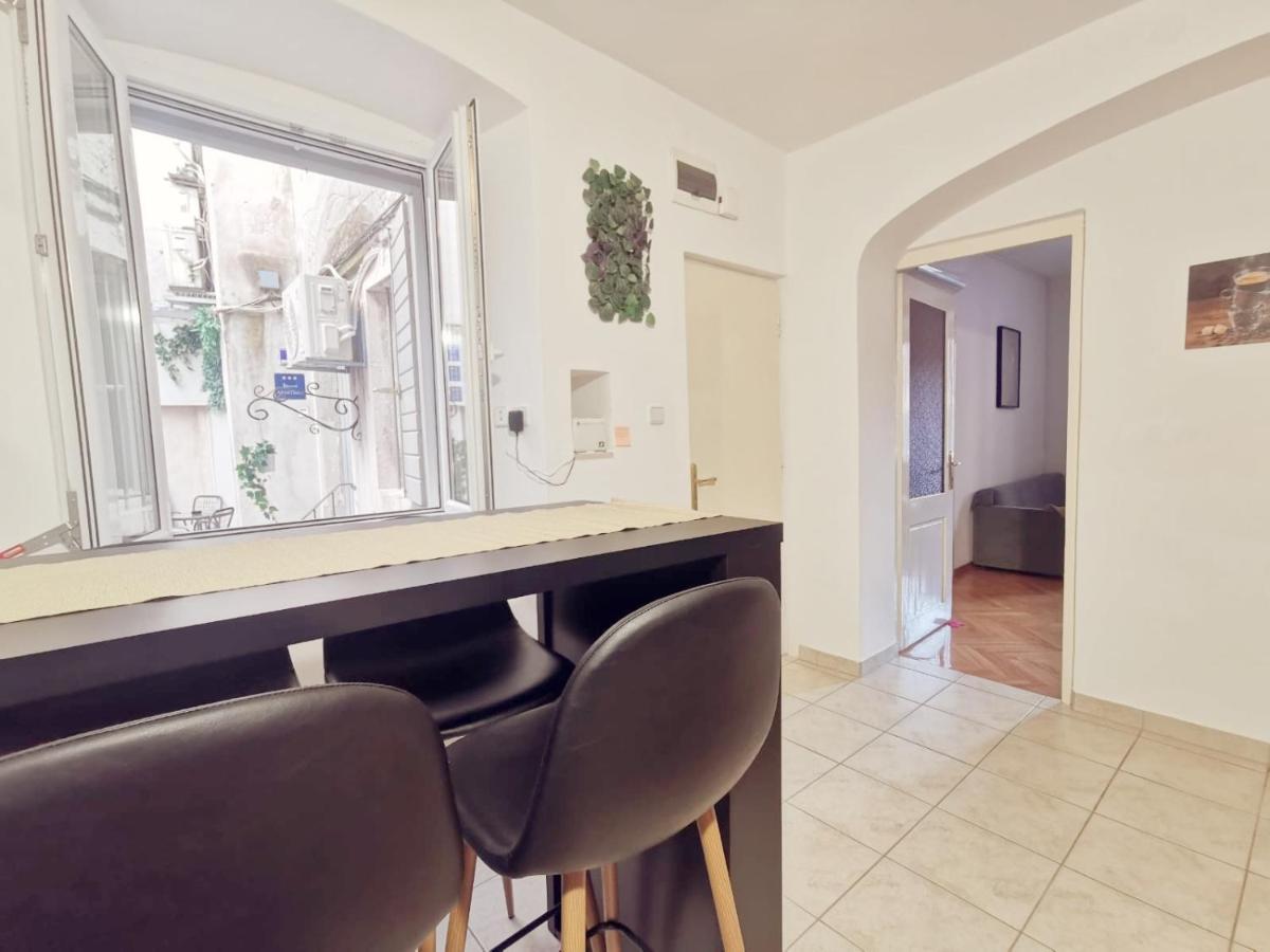 One Bedroom Apartment In The Old Town Split Exterior foto